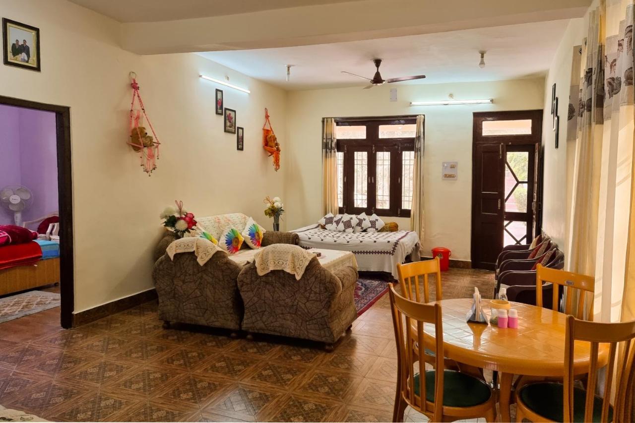 Aditya Homestay Далхаузі Екстер'єр фото