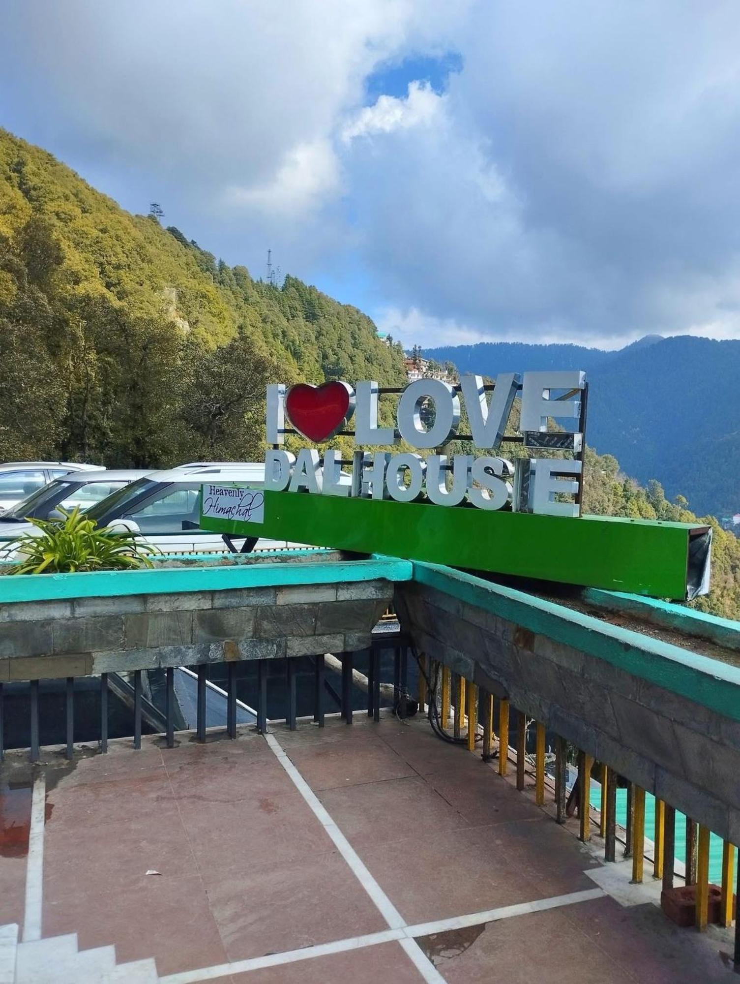 Aditya Homestay Далхаузі Екстер'єр фото